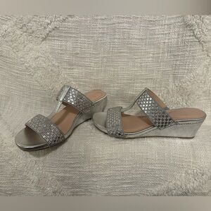 Bandolino women’s sandals- size 6